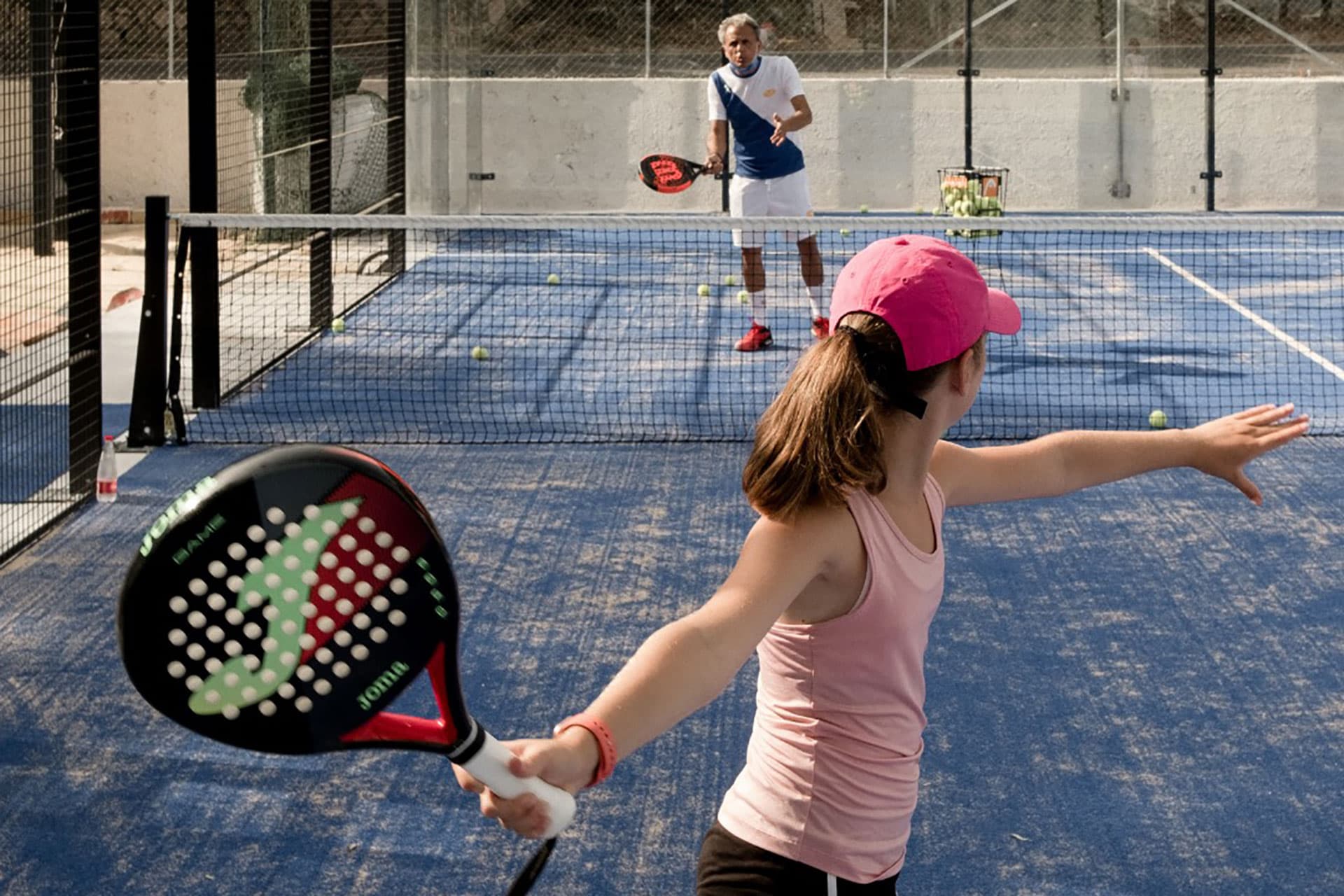 completo, racchetta, pallina: il necessario per giocare a Padel