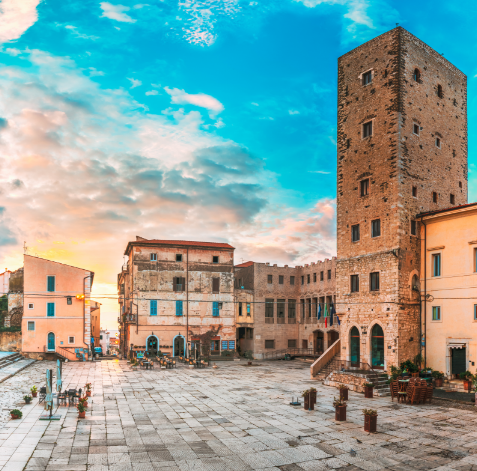 Piazzale con Torre del Museo civico